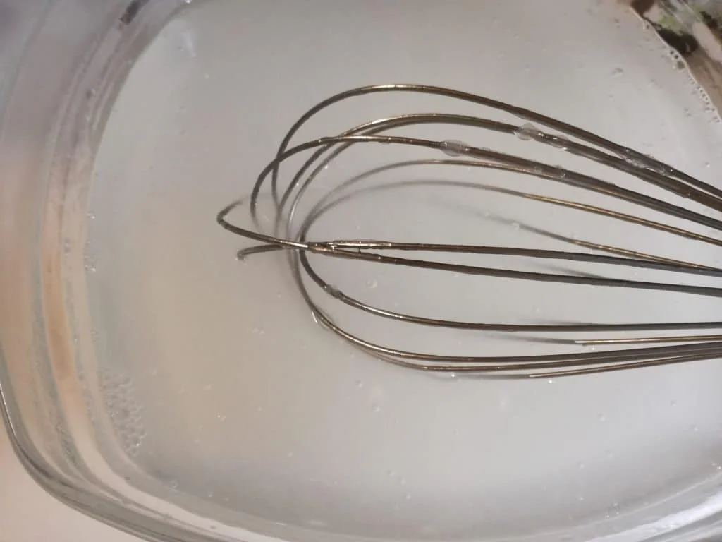 Faire son gel détartrant WC, ajoutez les huiles essentielles
