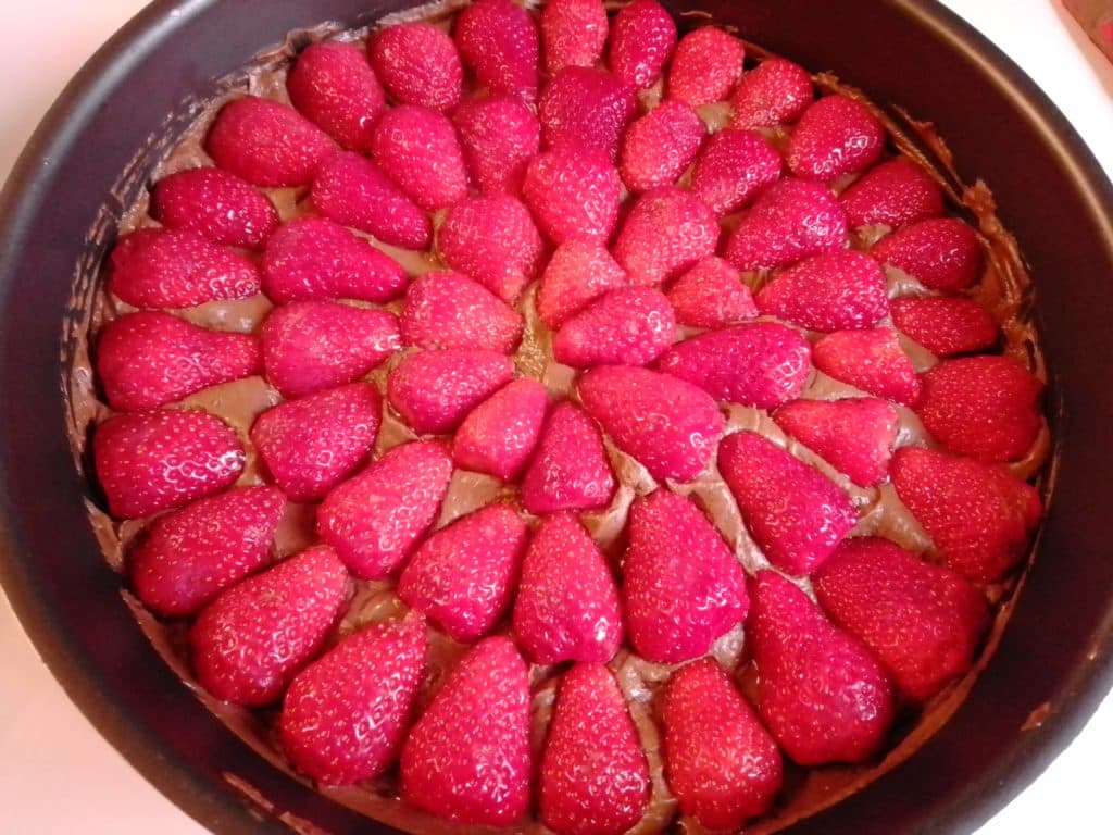 Fondant chocolat fraises, ajoutez les fraises