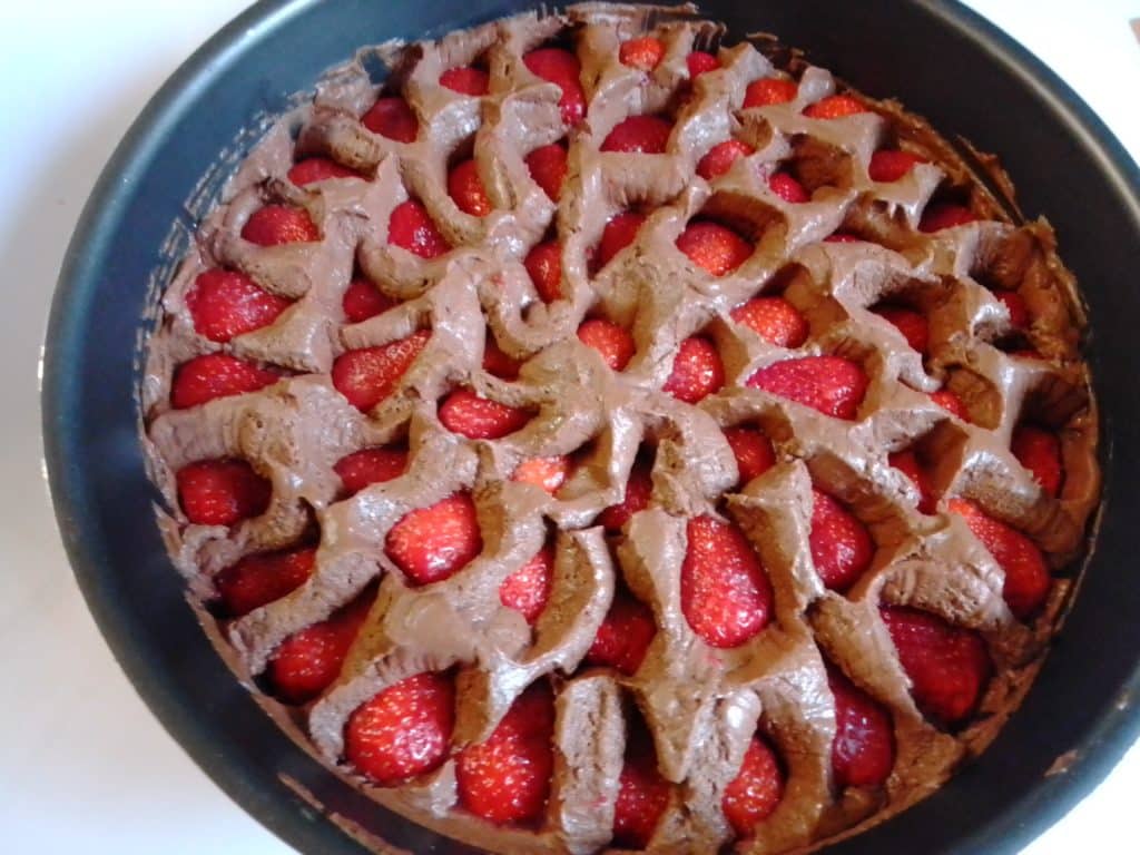 Fondant chocolat fraises, enfoncez les fraises